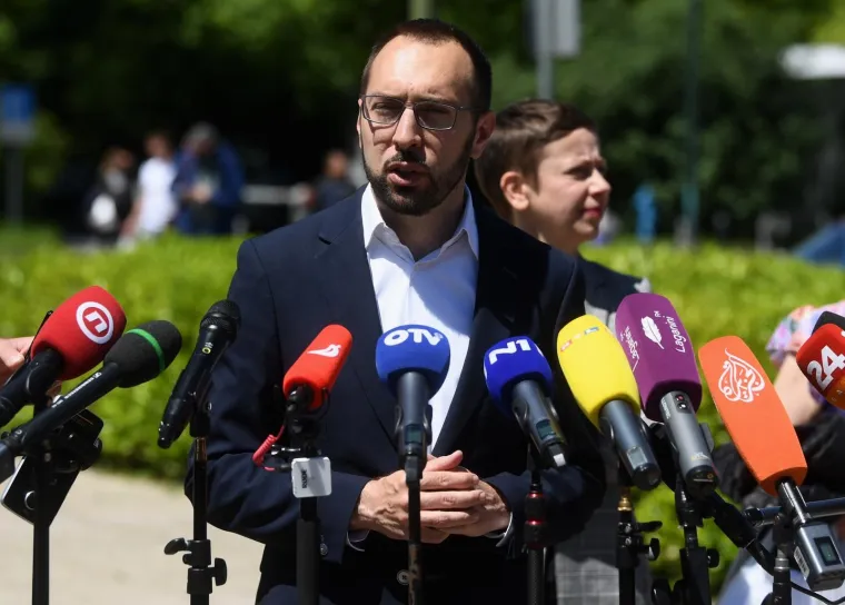 Toma&scaron;ević na konferenciju za medije do&scaron;ao na biciklu