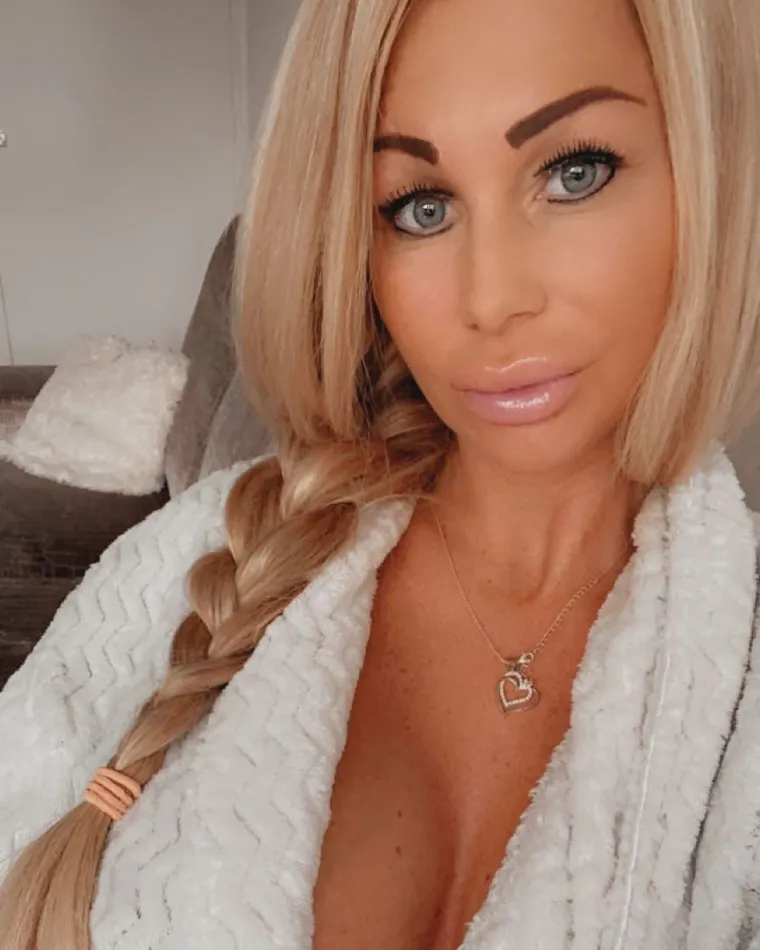Samantha de Jong, poznata nizozemska starleta, iznenadila je u ponedjeljak javnost objavom na Instagramu.
