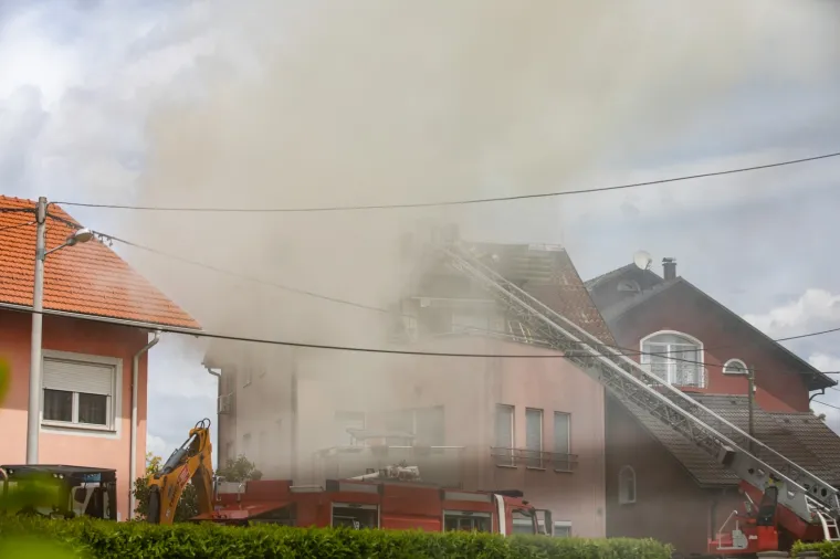 Pravi heroji! Pogledajte s kakvim dimom i vatrom su se borili vatrogasci u Velikoj Gorici kako bi spasili obiteljsku kuću