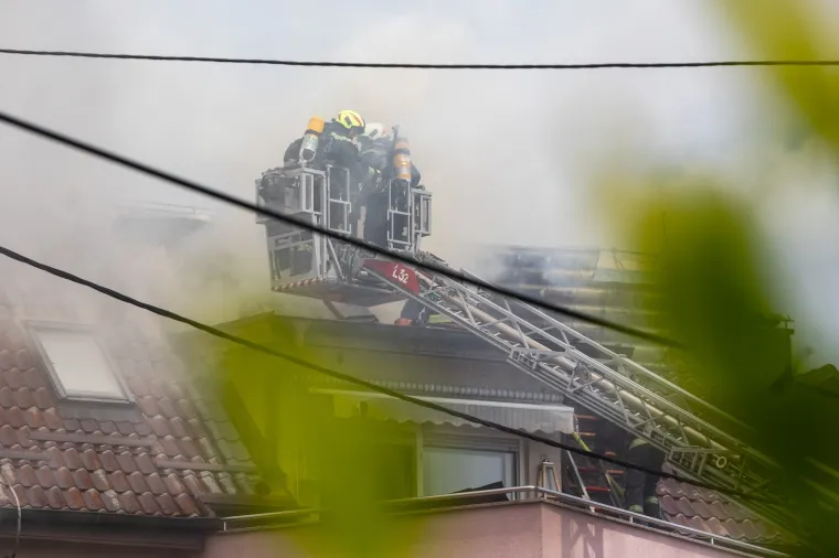 Pravi heroji! Pogledajte s kakvim dimom i vatrom su se borili vatrogasci u Velikoj Gorici kako bi spasili obiteljsku kuću