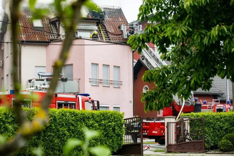 Pravi heroji! Pogledajte s kakvim dimom i vatrom su se borili vatrogasci u Velikoj Gorici kako bi spasili obiteljsku kuću
