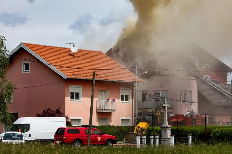 Pravi heroji! Pogledajte s kakvim dimom i vatrom su se borili vatrogasci u Velikoj Gorici kako bi spasili obiteljsku kuću