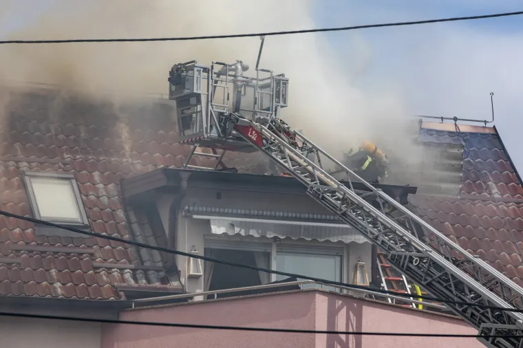 Pravi heroji! Pogledajte s kakvim dimom i vatrom su se borili vatrogasci u Velikoj Gorici kako bi spasili obiteljsku kuću