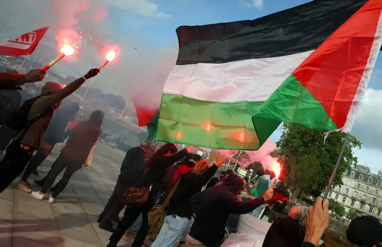 Tisuće ljudi na propalestinskim prosvjedima u Francuskoj i Britaniji: 'Sankcije Izraelu' i 'Slobodna Palestina'