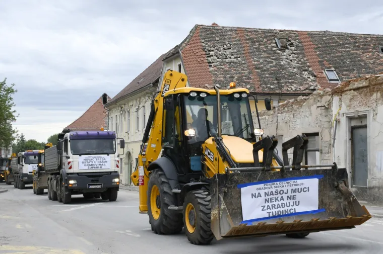 'Ostali smo bez svega, dajte nam da radimo!' Obrtnici i građevinari prosvjedovali na Baniji