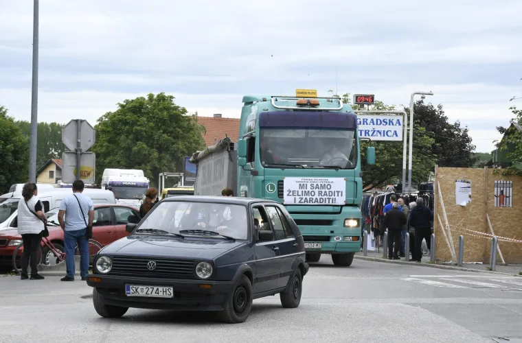 'Ostali smo bez svega, dajte nam da radimo!' Obrtnici i građevinari prosvjedovali na Baniji