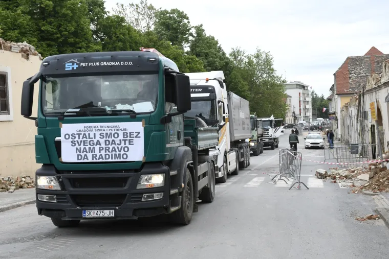 'Ostali smo bez svega, dajte nam da radimo!' Obrtnici i građevinari prosvjedovali na Baniji