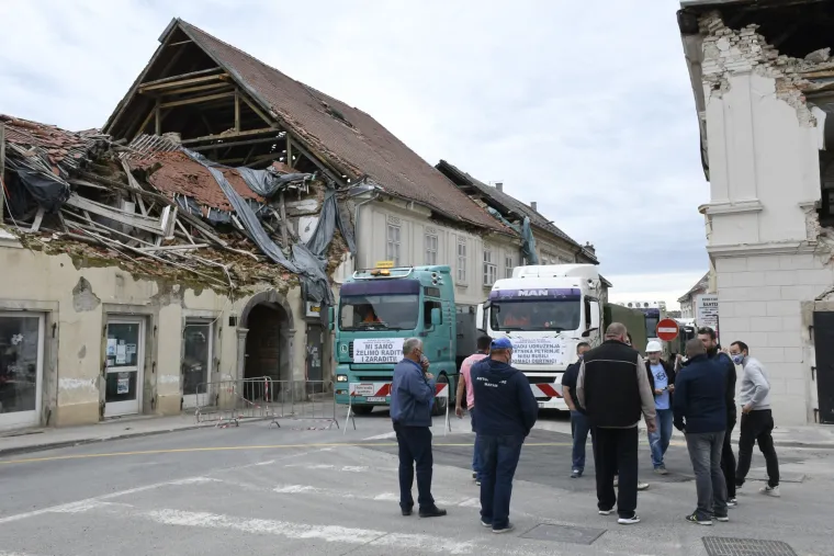 'Ostali smo bez svega, dajte nam da radimo!' Obrtnici i građevinari prosvjedovali na Baniji