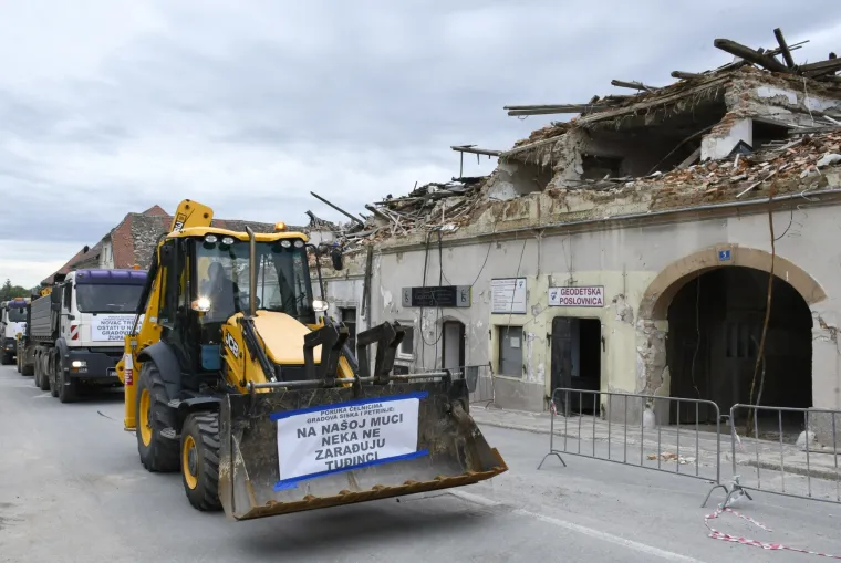'Ostali smo bez svega, dajte nam da radimo!' Obrtnici i građevinari prosvjedovali na Baniji