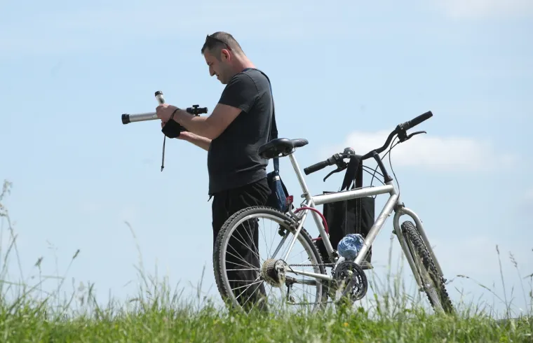 Hrelić je zatvoren, ali masa građana prodaje i kupuje na Savskom nasipu! Gužva kao u dobra, stara vremena