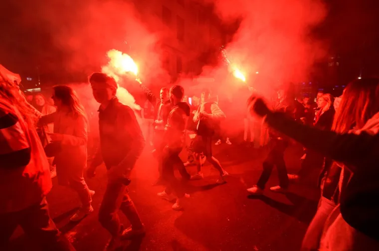 Navijači Lillea su u transu, palile su se baklje, palit će se jo&scaron; dugo u njihovu čast.