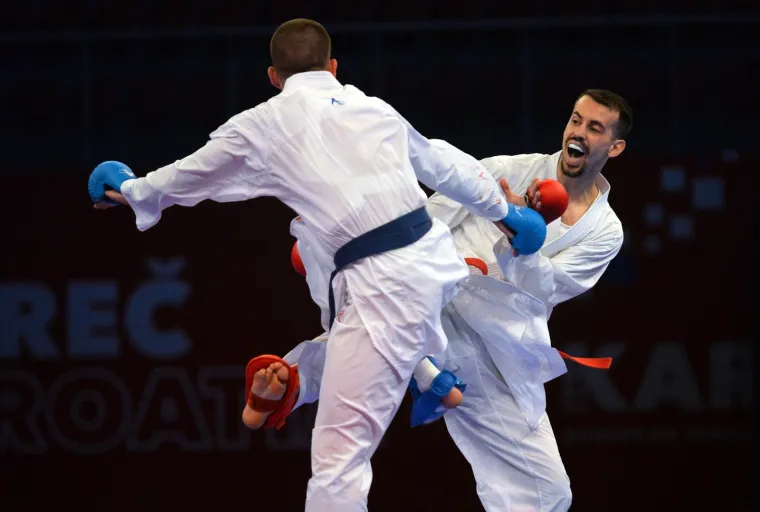 Hrvatska karate reprezentacija u sastavu Ivan i Anđelo Kvesić, Enes Garibović, Zvonimir Živković, Ante Mrvičić, Ivan Martinac i Karlo Raguž, osvojila je zlato na Europskom karate prvenstvu u Poreču uvjerljivo savladavši u finalu u nedjelju, posljednjeg natjecateljskog dana, selekciju Crne Gore s rezultatom 3:0.