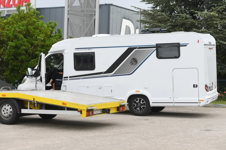 OZLIJEĐEN MOTOCIKLIST U &Scaron;IBENIKU: Kamper mu je oduzeo prednost na Jadranskoj magistrali