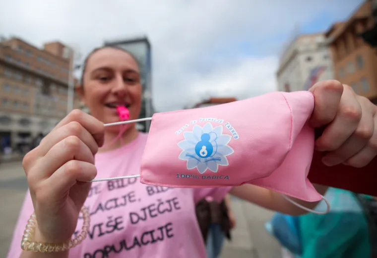 Kao nekada: Maturanti diljem Hrvatske okupljaju se i slave na trgovima