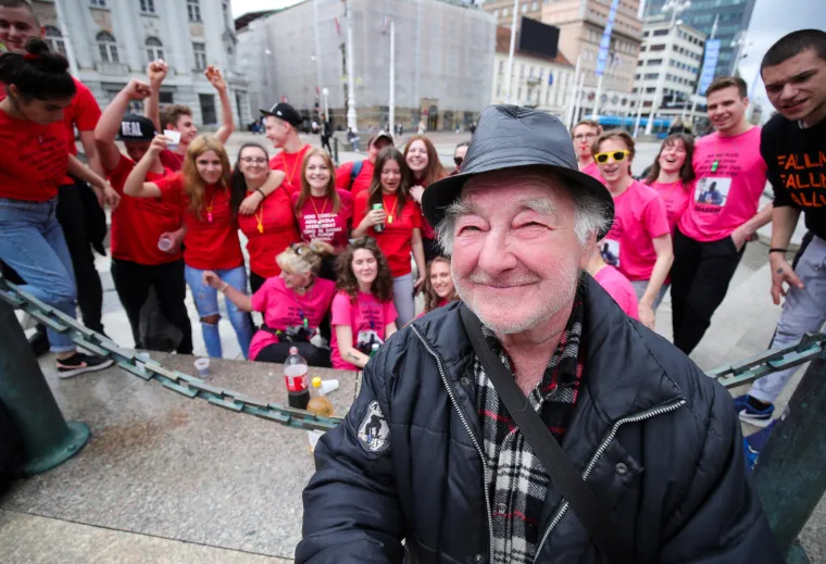 Kao nekada: Maturanti diljem Hrvatske okupljaju se i slave na trgovima