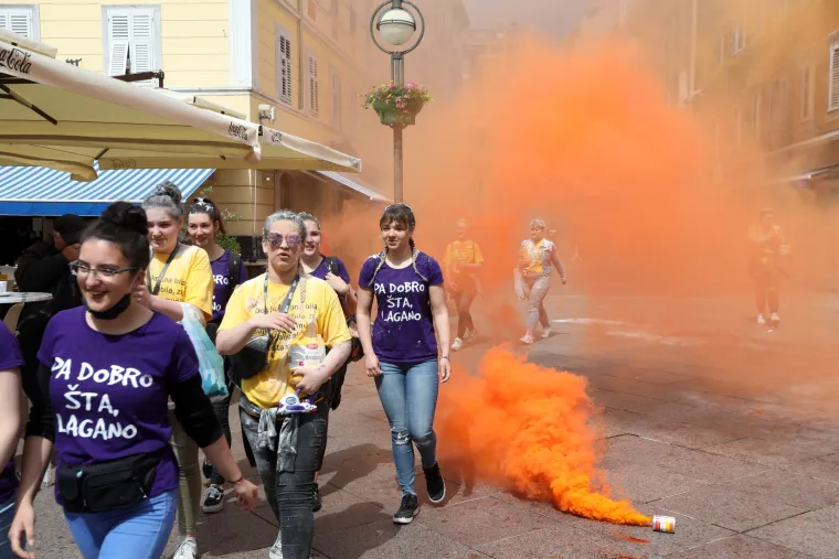 Kao nekada: Maturanti diljem Hrvatske okupljaju se i slave na trgovima