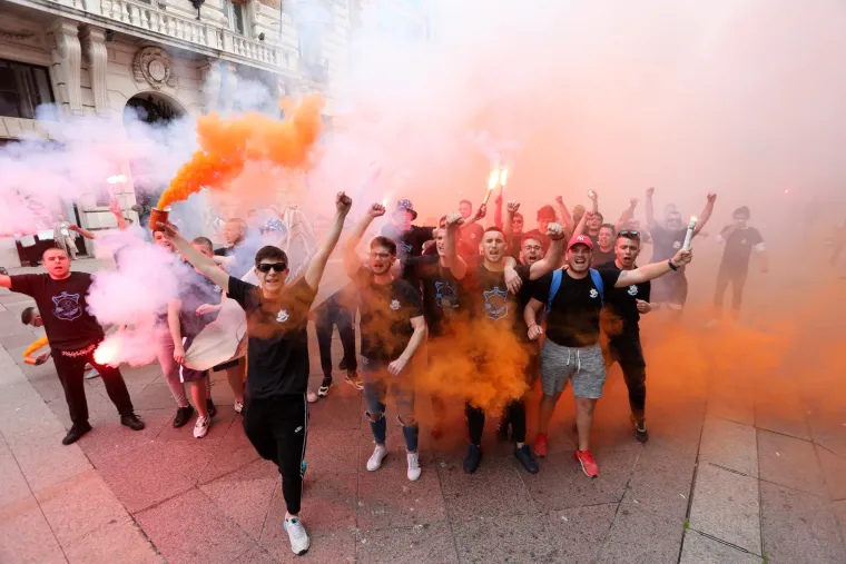 Kao nekada: Maturanti diljem Hrvatske okupljaju se i slave na trgovima