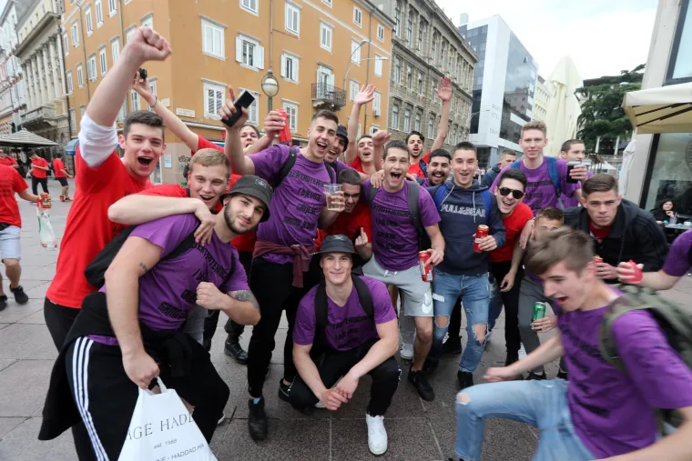 Kao nekada: Maturanti diljem Hrvatske okupljaju se i slave na trgovima