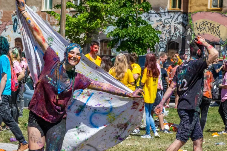 Pogledajte kako su zavr&scaron;etak srednjo&scaron;kolskog obrazovanja proslavili mladi diljem zemlje
