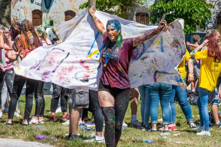 Pogledajte kako su zavr&scaron;etak srednjo&scaron;kolskog obrazovanja proslavili mladi diljem zemlje