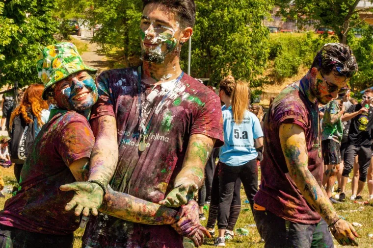 Pogledajte kako su zavr&scaron;etak srednjo&scaron;kolskog obrazovanja proslavili mladi diljem zemlje