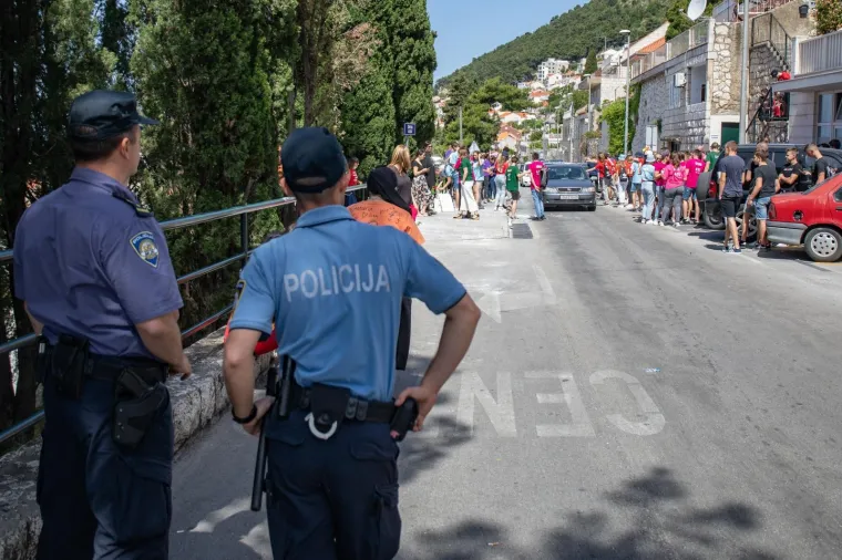 Pogledajte kako su zavr&scaron;etak srednjo&scaron;kolskog obrazovanja proslavili mladi diljem zemlje