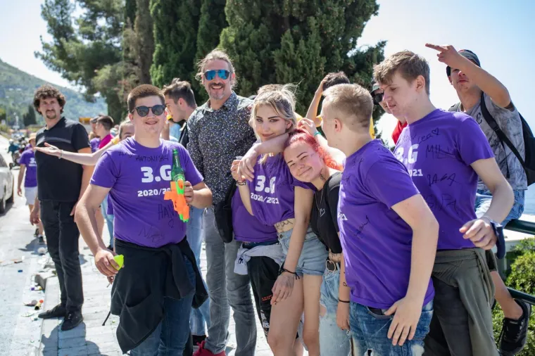 Pogledajte kako su zavr&scaron;etak srednjo&scaron;kolskog obrazovanja proslavili mladi diljem zemlje