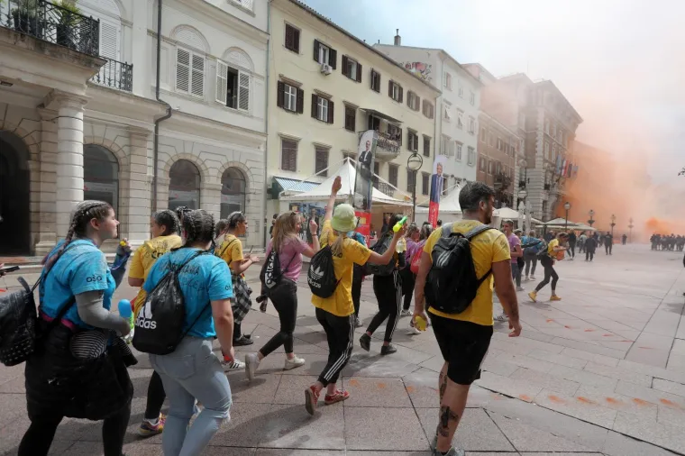 Pogledajte kako su zavr&scaron;etak srednjo&scaron;kolskog obrazovanja proslavili mladi diljem zemlje