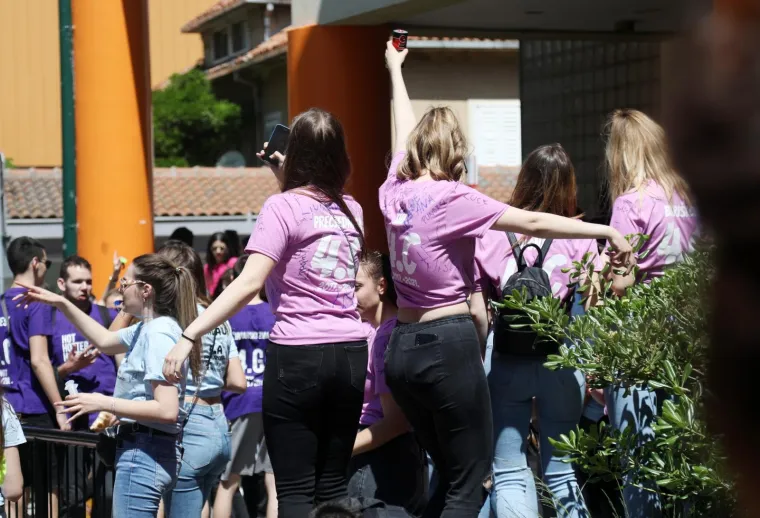 Pogledajte kako su zavr&scaron;etak srednjo&scaron;kolskog obrazovanja proslavili mladi diljem zemlje