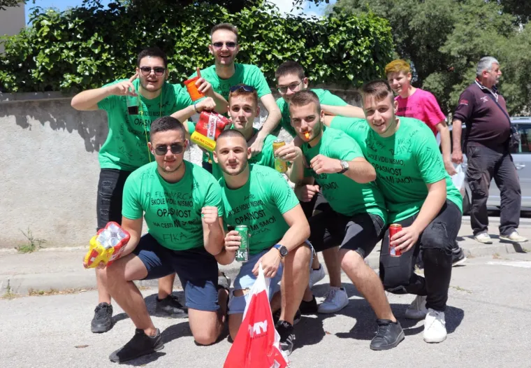 Pogledajte kako su zavr&scaron;etak srednjo&scaron;kolskog obrazovanja proslavili mladi diljem zemlje