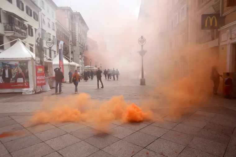 Rijeka: Maturanti na Korzu proslavili zavr&scaron;etak srednjo&scaron;kolskog obrazovanja