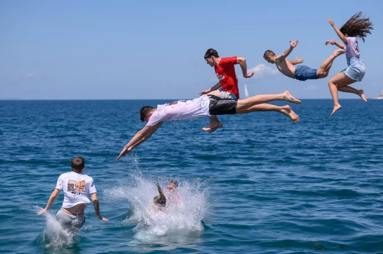 Zadarski maturanti obilježili kraj &scaron;kole na rivi
