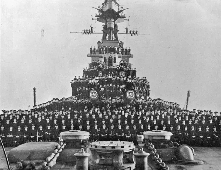 Po posljednjoj poruci zapovjednika flote, admirala L&uuml;tjensa, bojni brod je poražen od nadmoćnih neprijateljskih snaga i potopljen 27. svibnja prijepodne, s dignutom zastavom i sa svojim zapovjednikom, kapetanom bojnog broda Lindemannom i njegovom posadom'