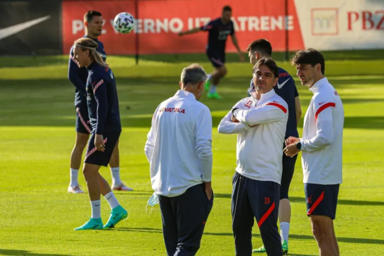 Na prvom treningu biv&scaron;i legendarni reprezentativac Vedran Ćorluka debitirao je u novoj ulozi, onoj pomoćnika iznornika Zlatka Dalića. 