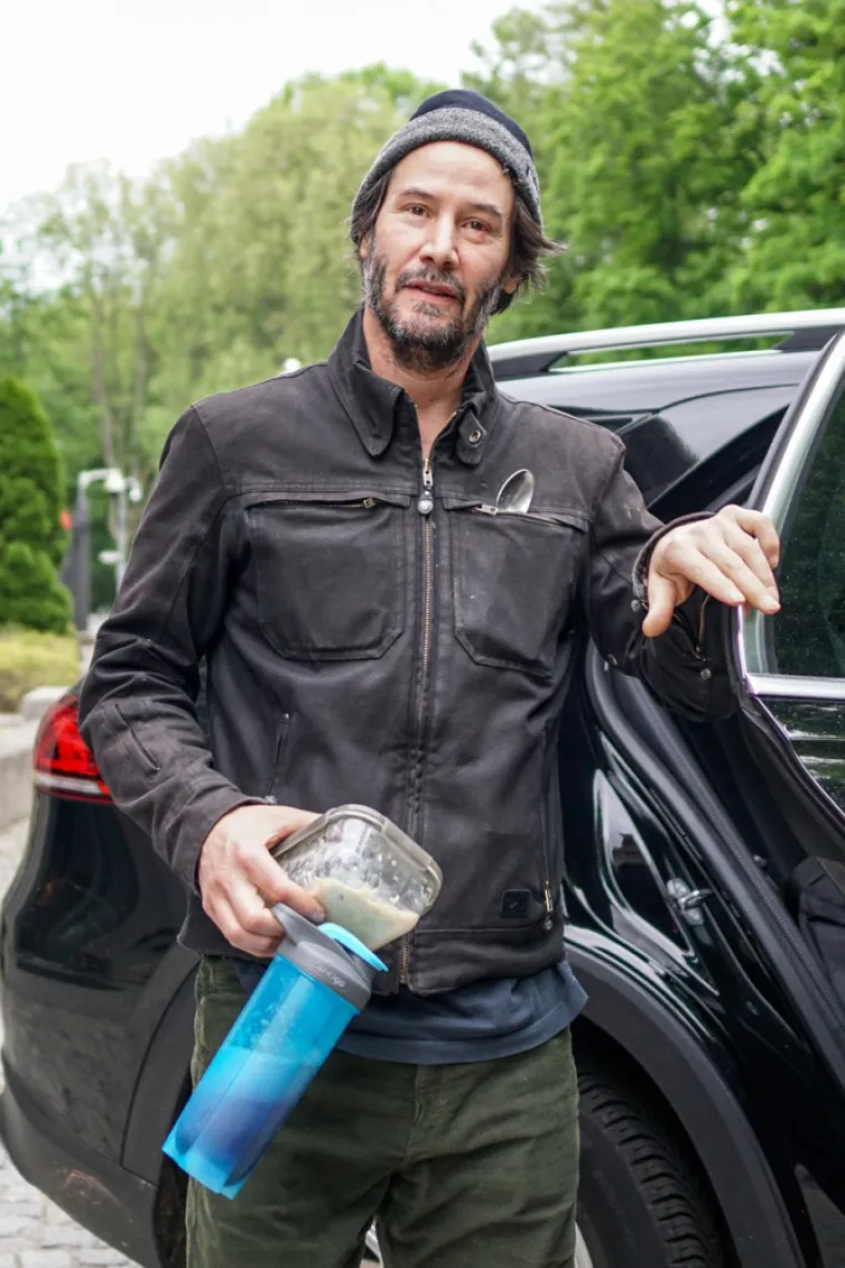 Nosio je kožnu jaknu u kojoj mu je bila žlica, a vidljivo je da sa sobom nosio i ručak