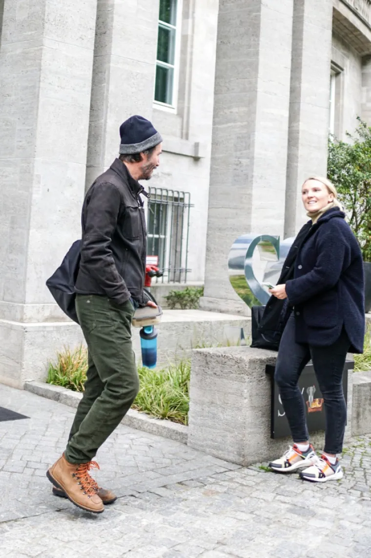 Glumac Keanu Reeves zabrinuo umornim izgledom pa zbunio detaljem u džepu