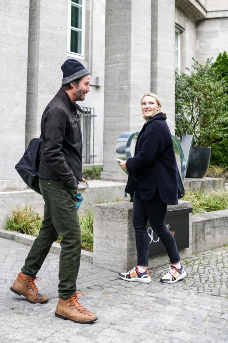 Glumac Keanu Reeves zabrinuo umornim izgledom pa zbunio detaljem u džepu