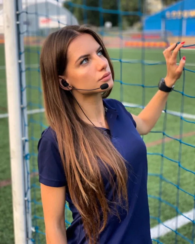 Odgovorno tvrdimo da je jedna od najljep&scaron;ih sutkinja na svijetu, evo dali nam žuti karton ako lažemo