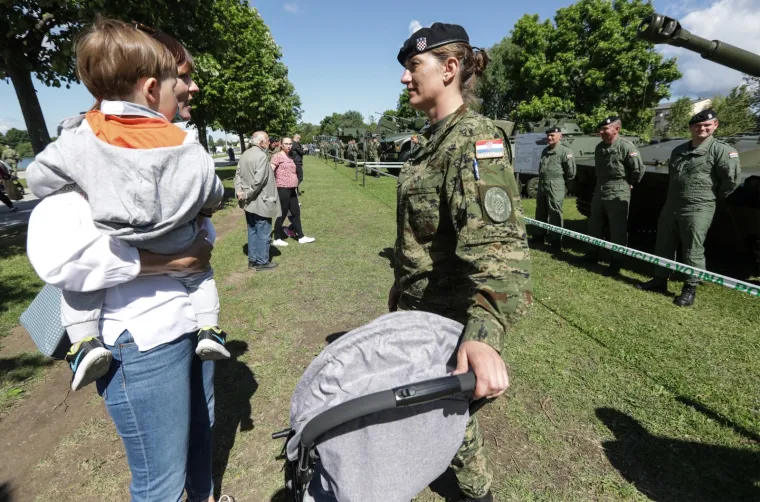 Hrvatska vojska pokazala je na Jarunu najbolje &scaron;to ima, a građani su odu&scaron;evljeni