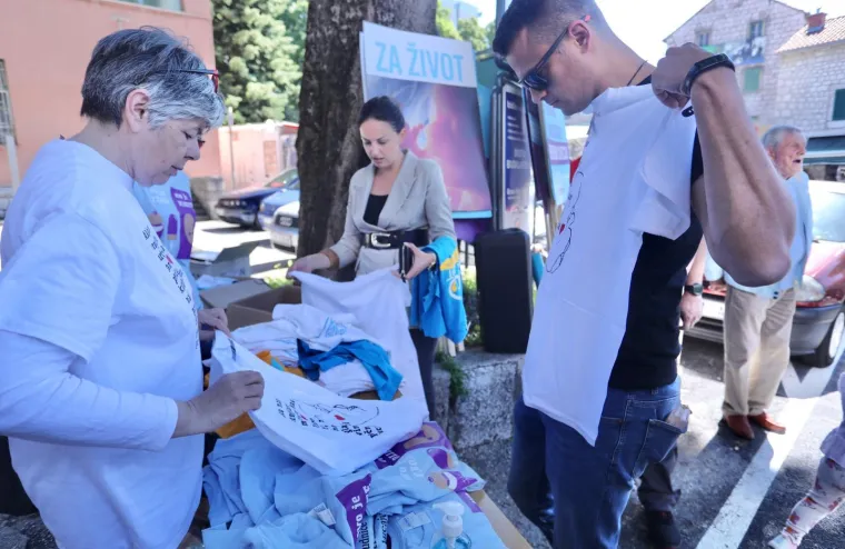 U Imotskom prvi puta održan Hod za život, priključio se velik broj građana