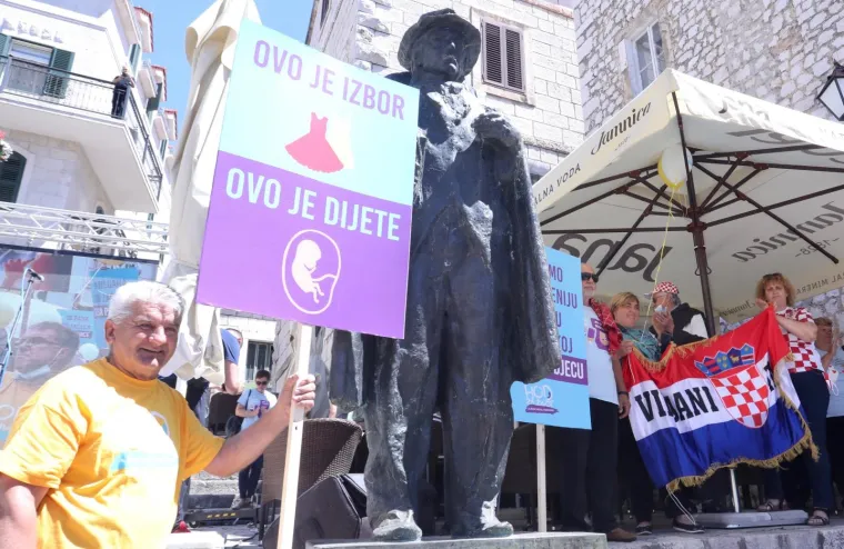 U Imotskom prvi puta održan Hod za život, priključio se velik broj građana