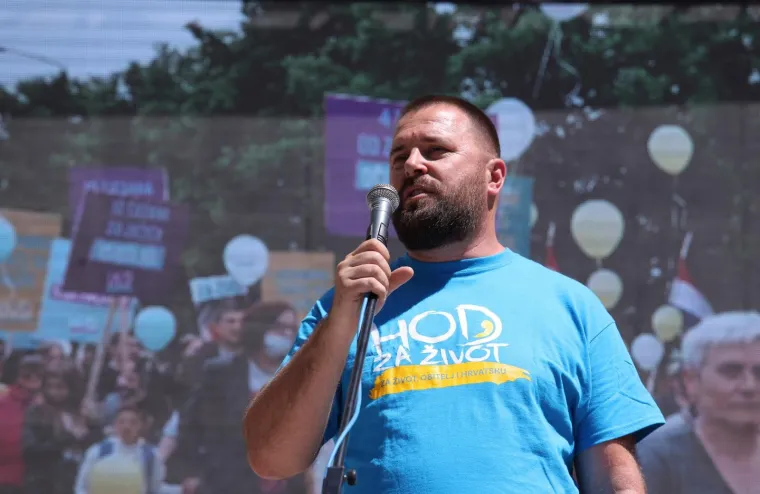 U Imotskom prvi puta održan Hod za život, priključio se velik broj građana