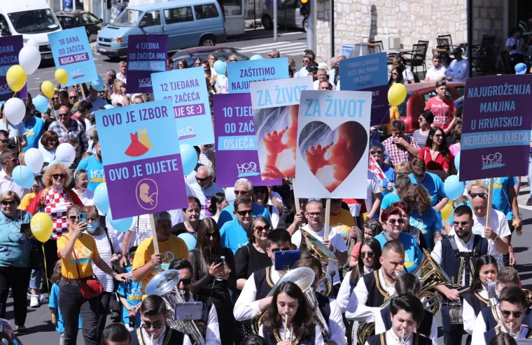 U Imotskom prvi puta održan Hod za život, priključio se velik broj građana