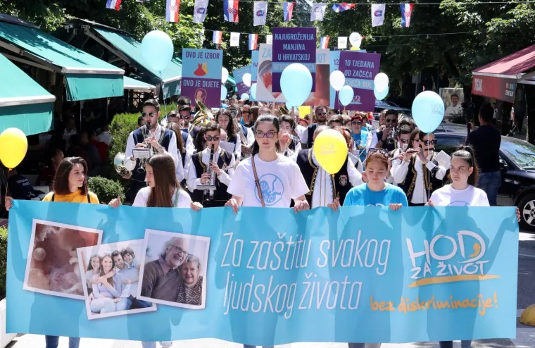 U Imotskom prvi puta održan Hod za život, priključio se velik broj građana