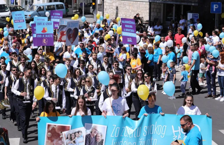 U Imotskom prvi puta održan Hod za život, priključio se velik broj građana
