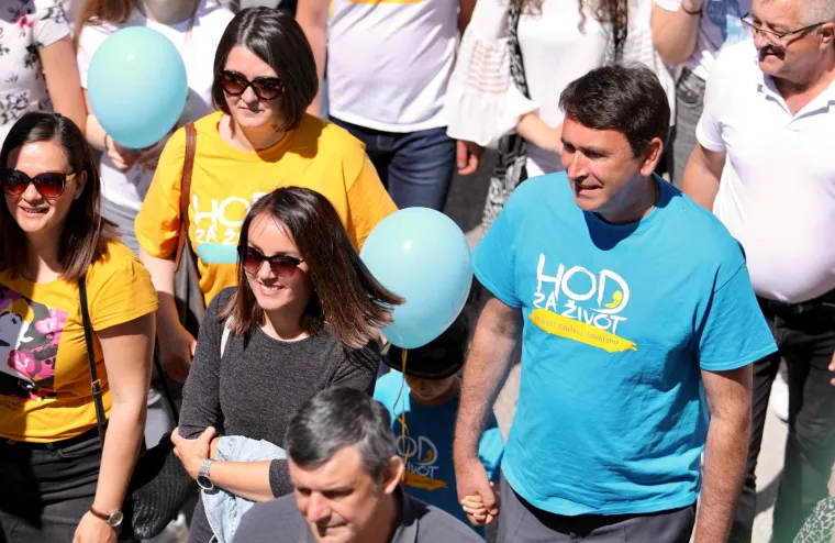 U Imotskom prvi puta održan Hod za život, priključio se velik broj građana