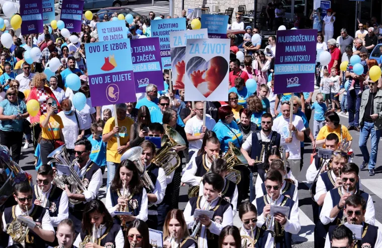 U Imotskom prvi puta održan Hod za život, priključio se velik broj građana