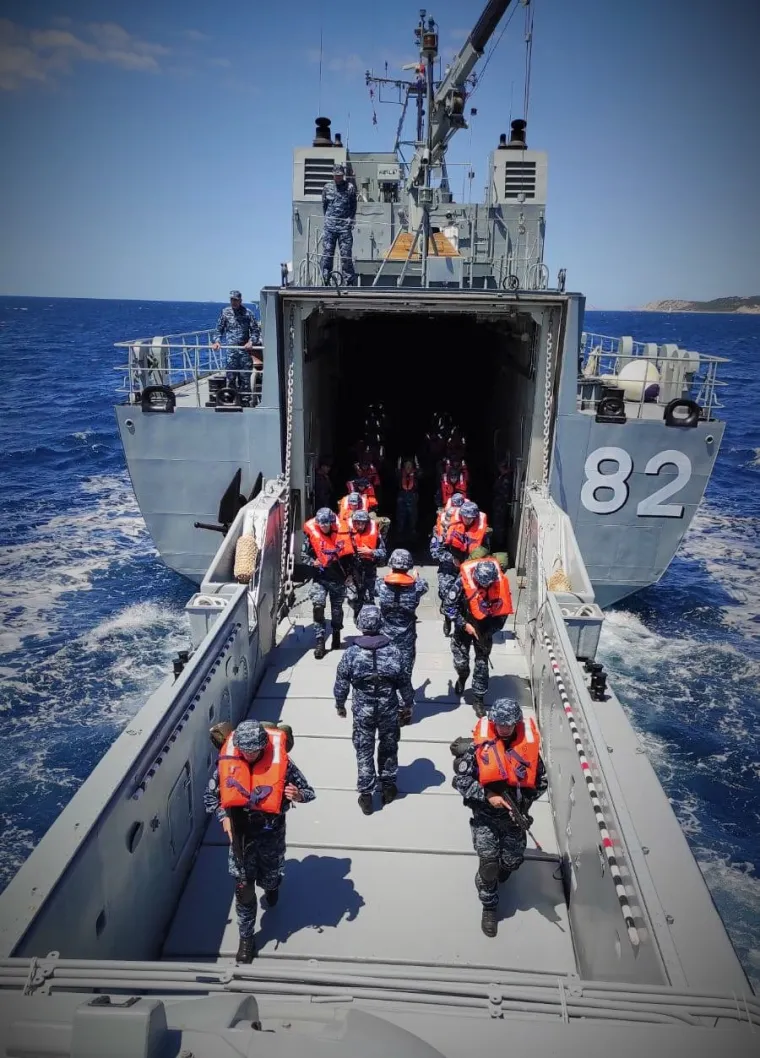 Raketne topovnjače, 251 pripadnik HRM-a, juri&scaron;ni desantni brodovi... Pogledajte galeriju slika s vježbi HRM-a Barakuda i Prstac