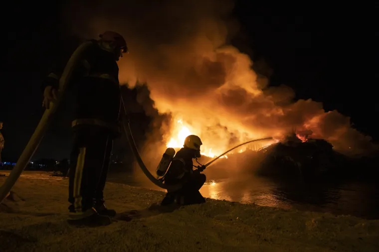 U požaru u Ka&scaron;tel Gomilici izgorjelo pet brodova! &Scaron;teta je ogromna, ali nema ozlijeđenih