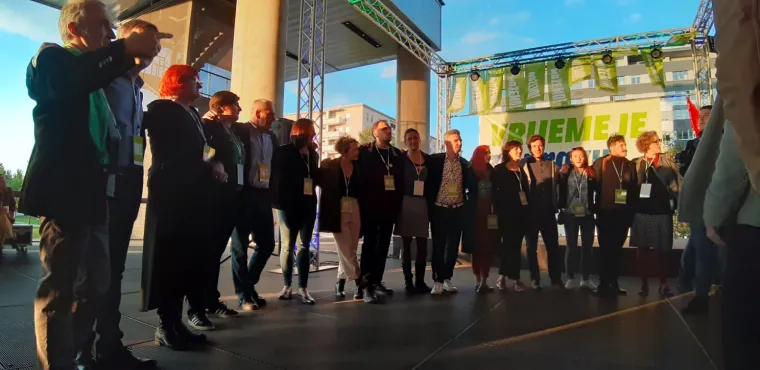 Vesela atmosfera nakon prvih rezultata u stožeru kandidat Tomislava Toma&scaron;evića